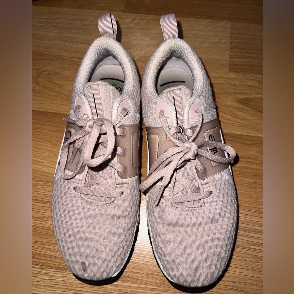 Women’s Nike sneakers